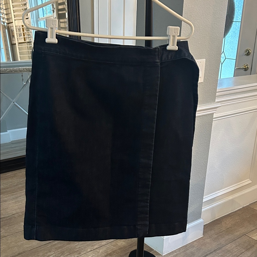 LOFT Classic Black Pencil Skirt